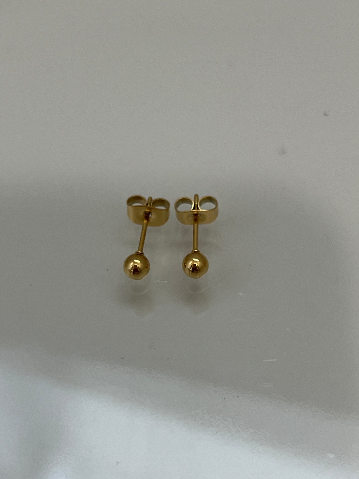 Dainty ball studs