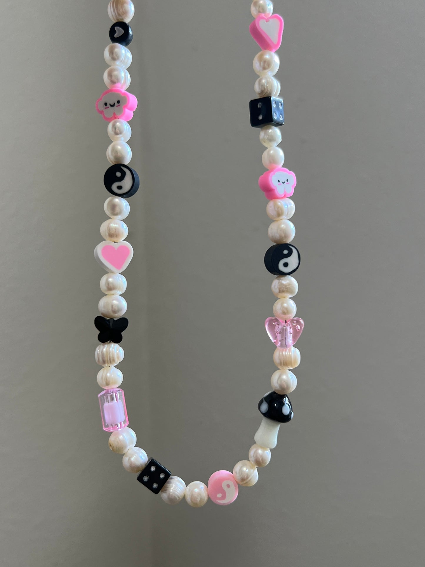 Bichota g pearl necklace