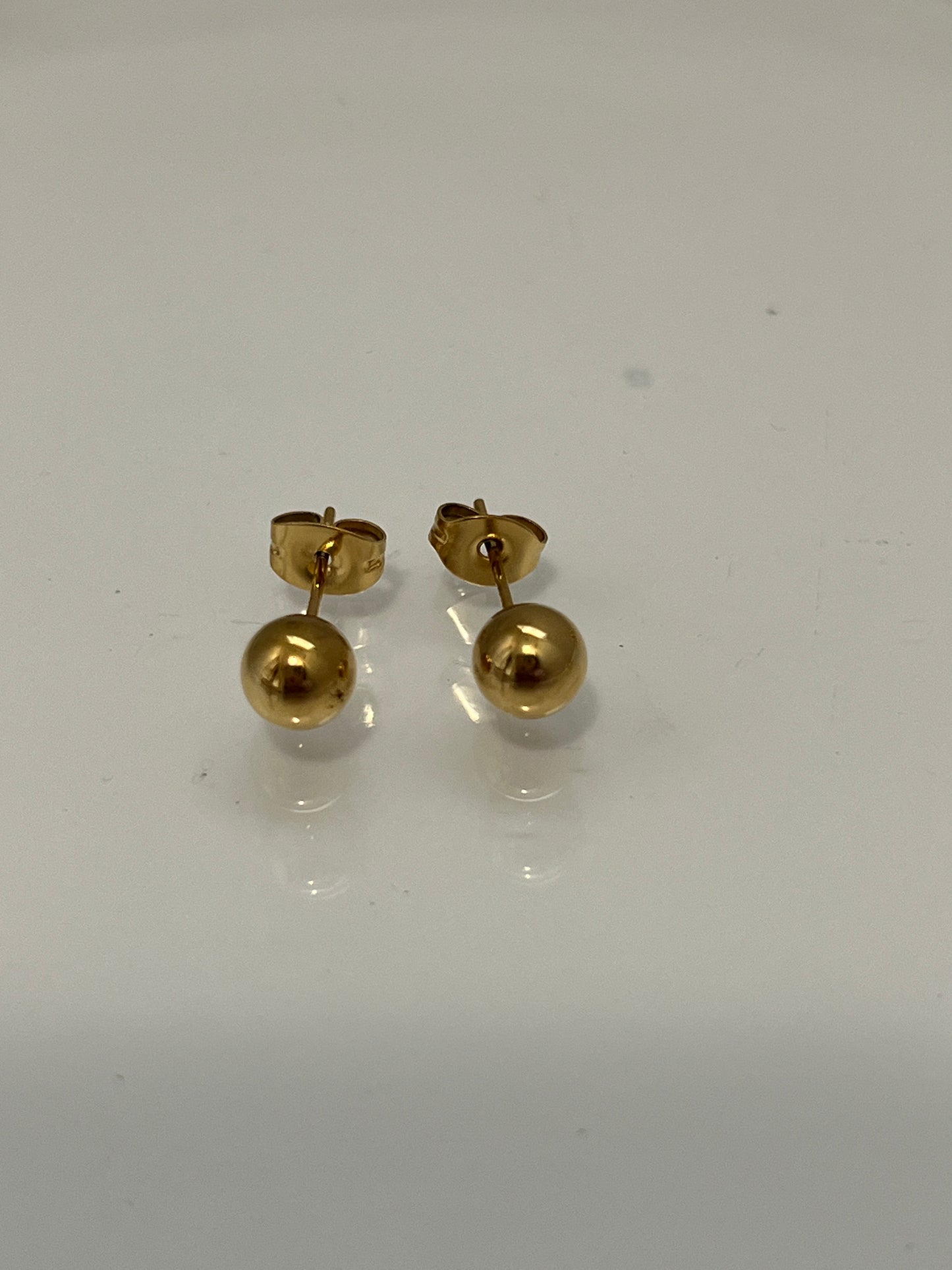 Dainty ball studs