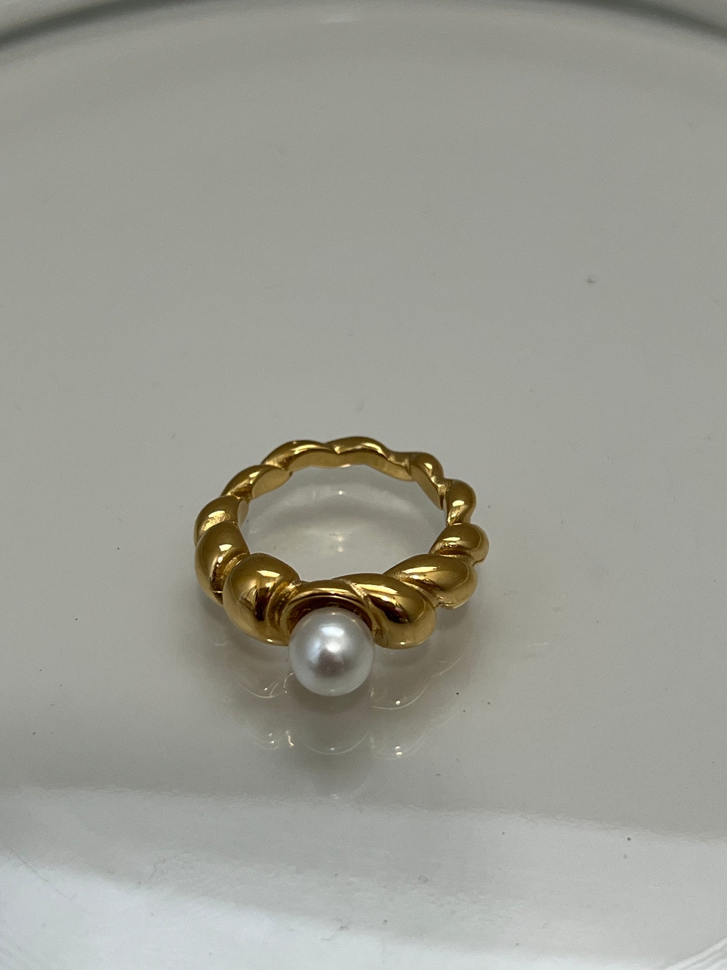 Croissant pearl ring