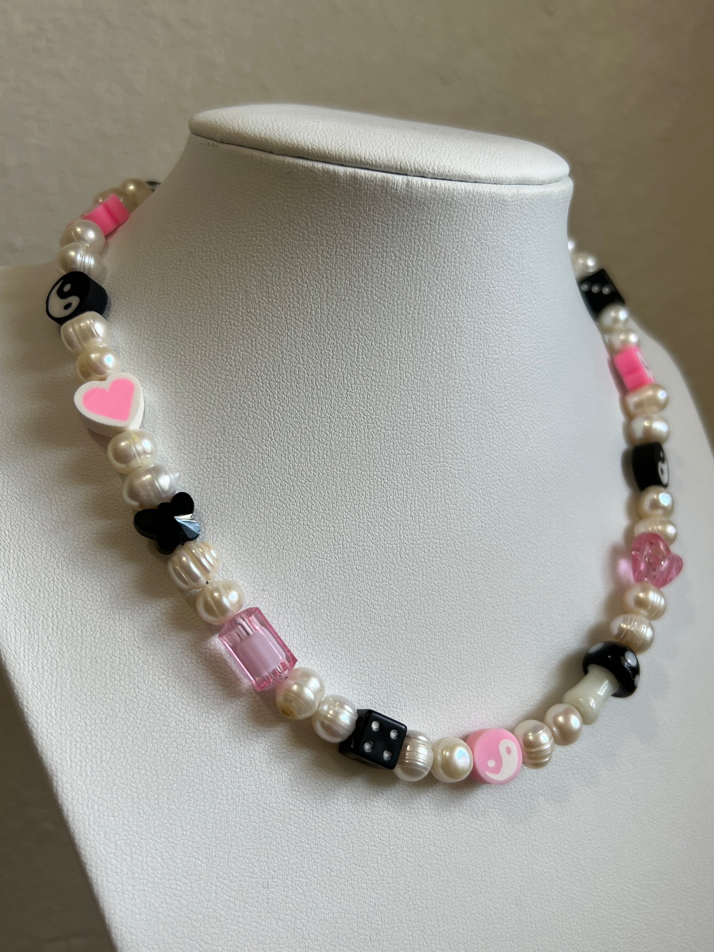 Bichota g pearl necklace