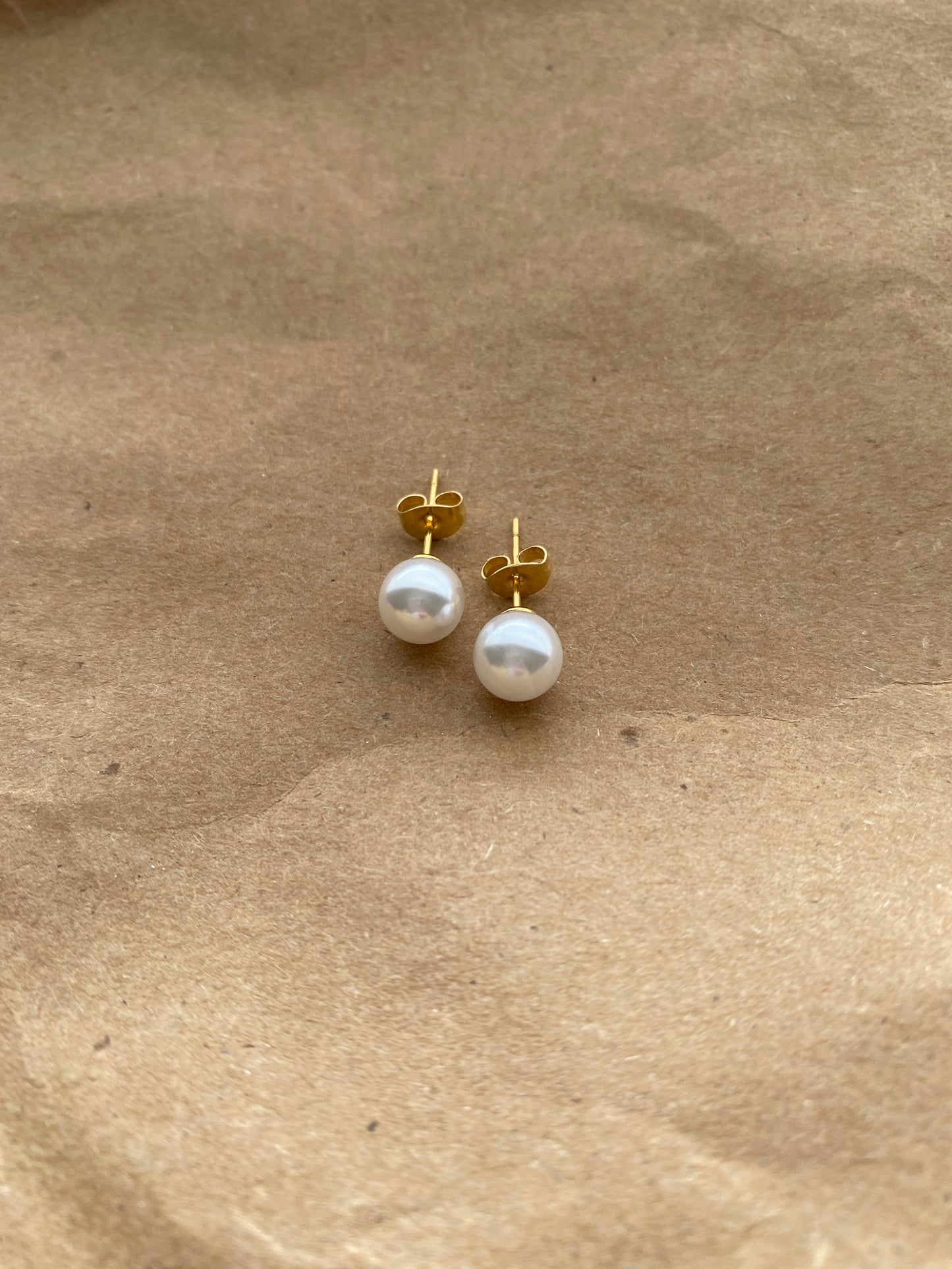 Pearl studs