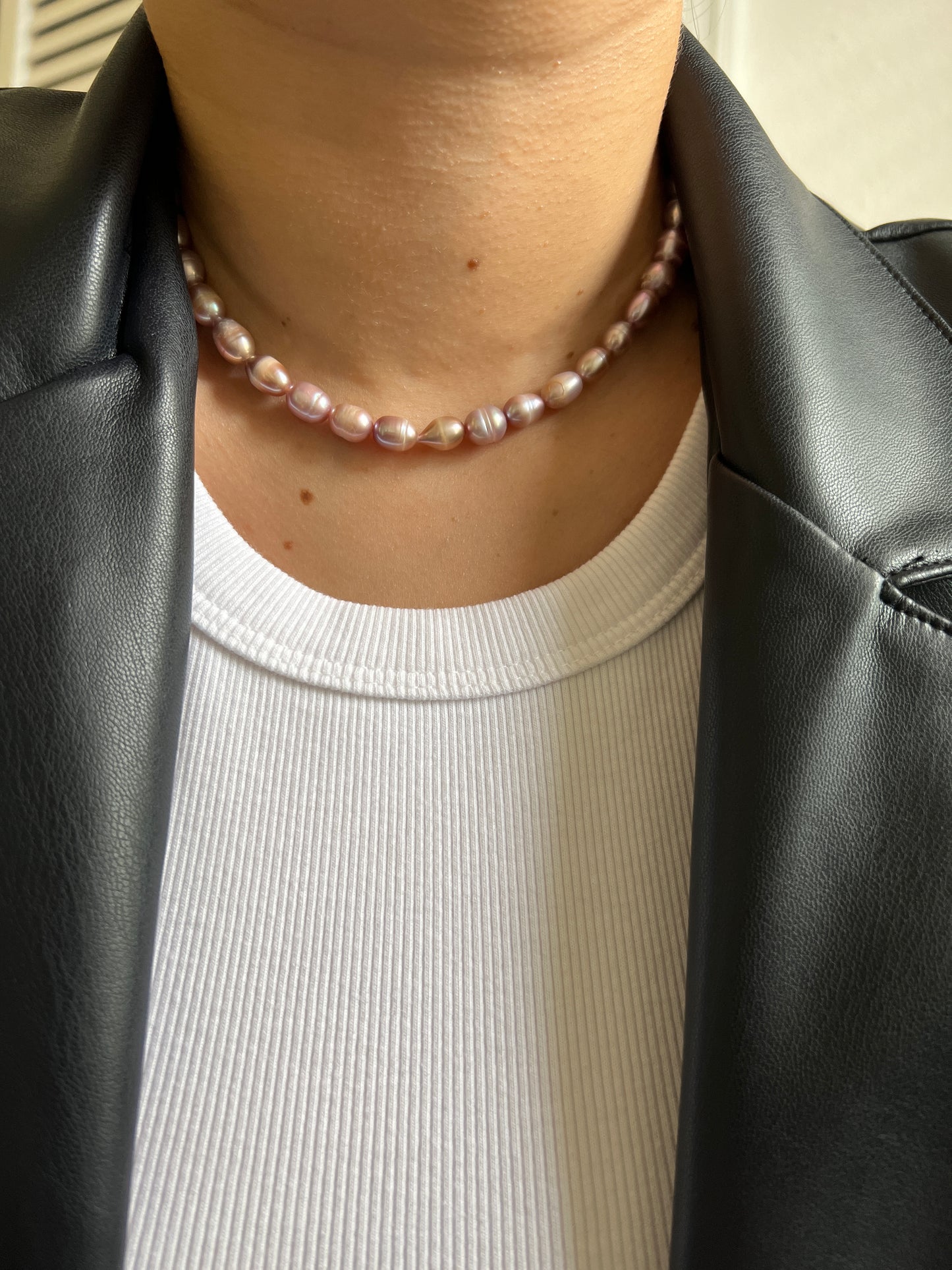 Orchid pearl necklace