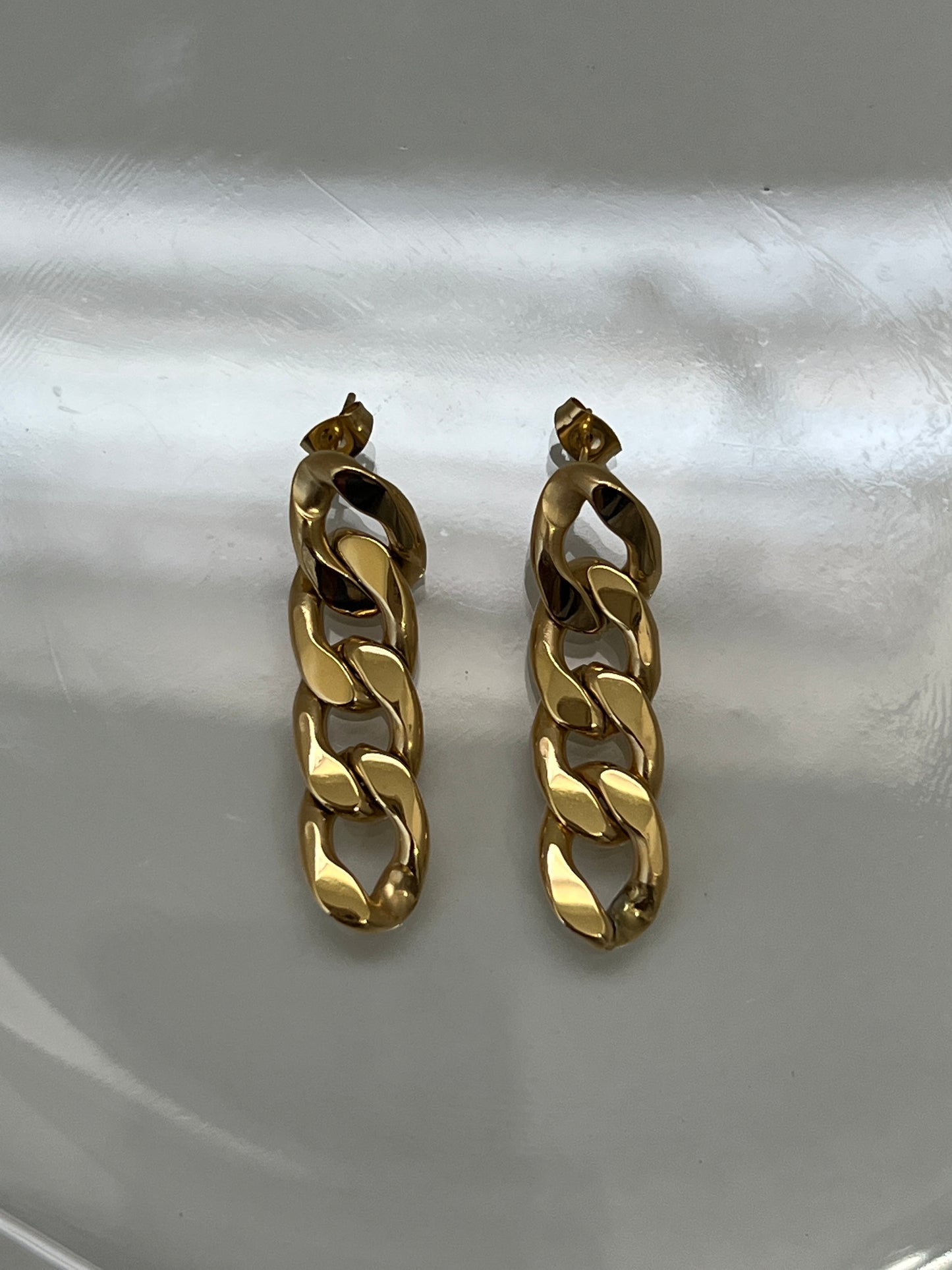 Flat curb earrings