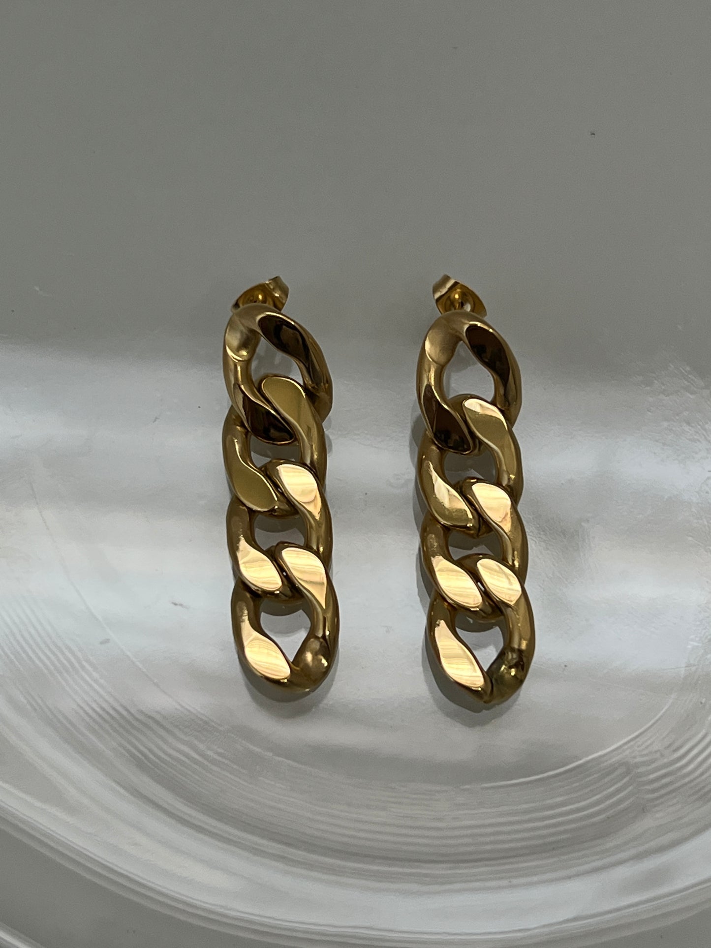 Flat curb earrings