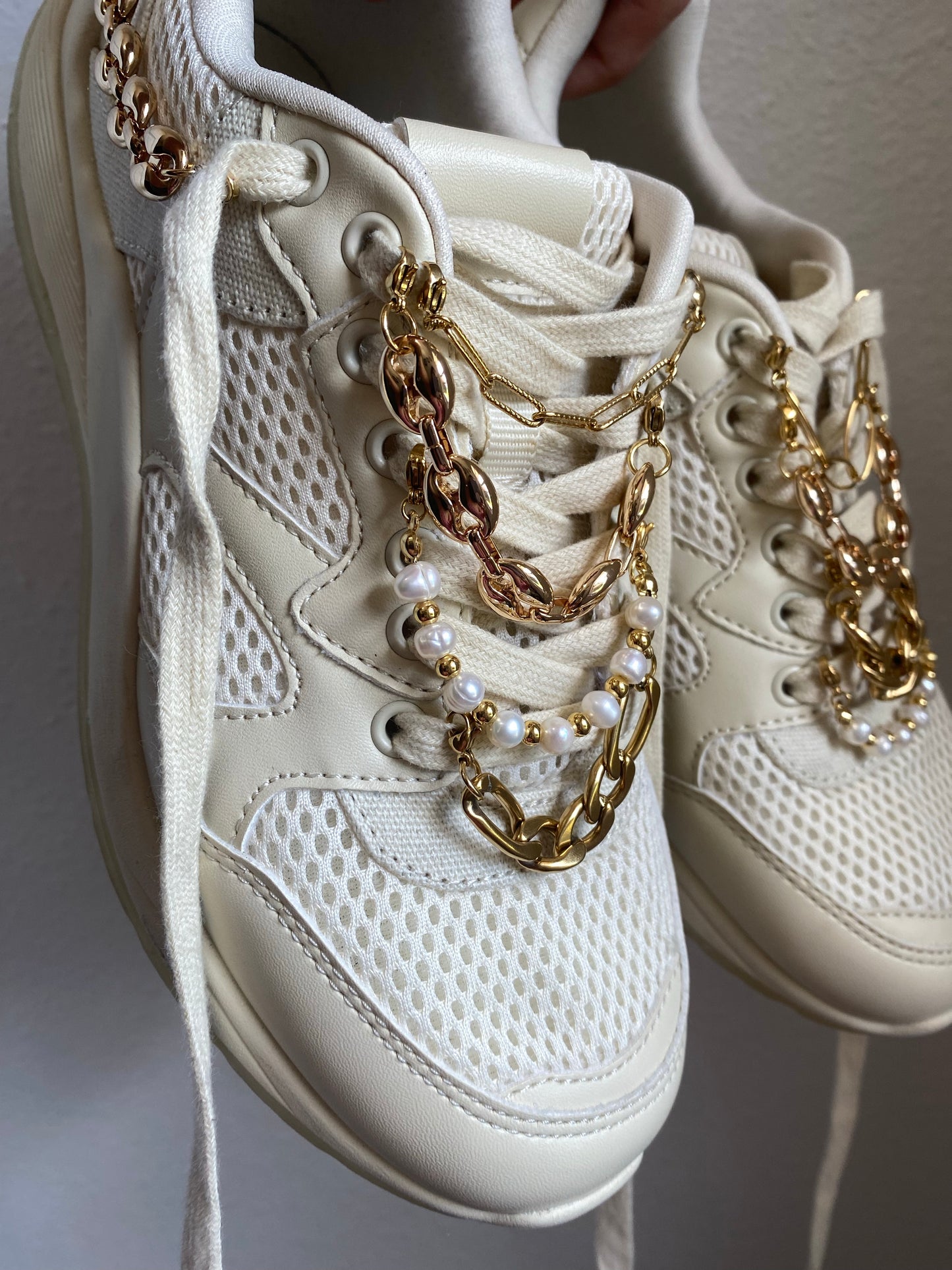 Shoe chains