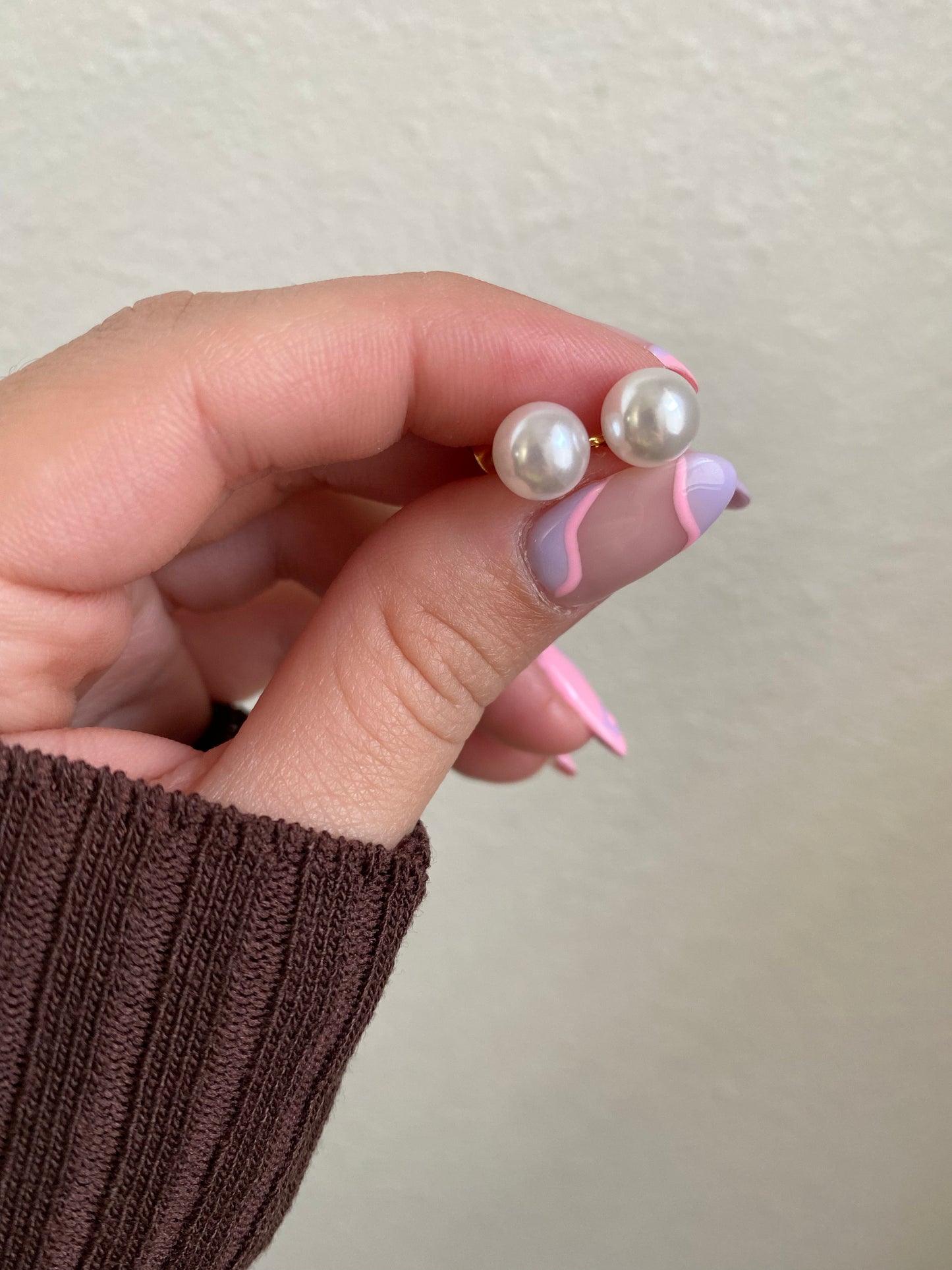 Pearl studs